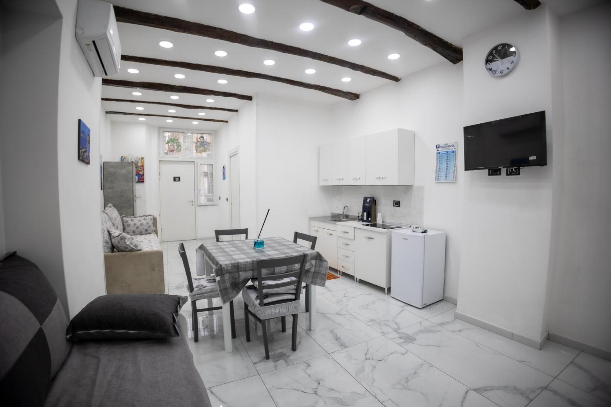 Royal Spaccanapoli Apartment Exterior photo