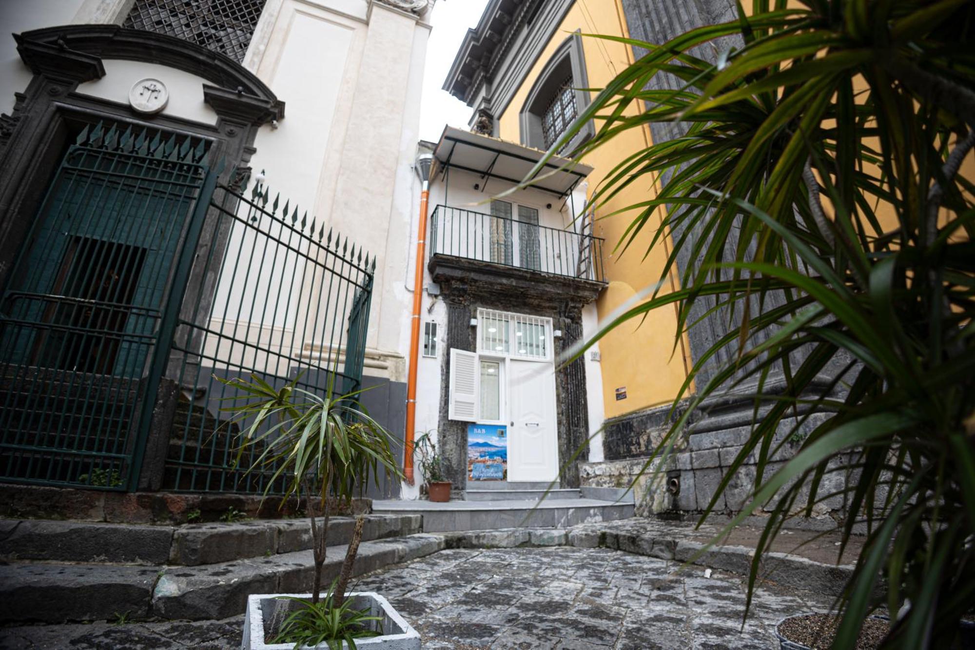 Royal Spaccanapoli Apartment Exterior photo